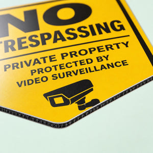 Close-up of the direct-print rigid substrate on Aluminum Signs
