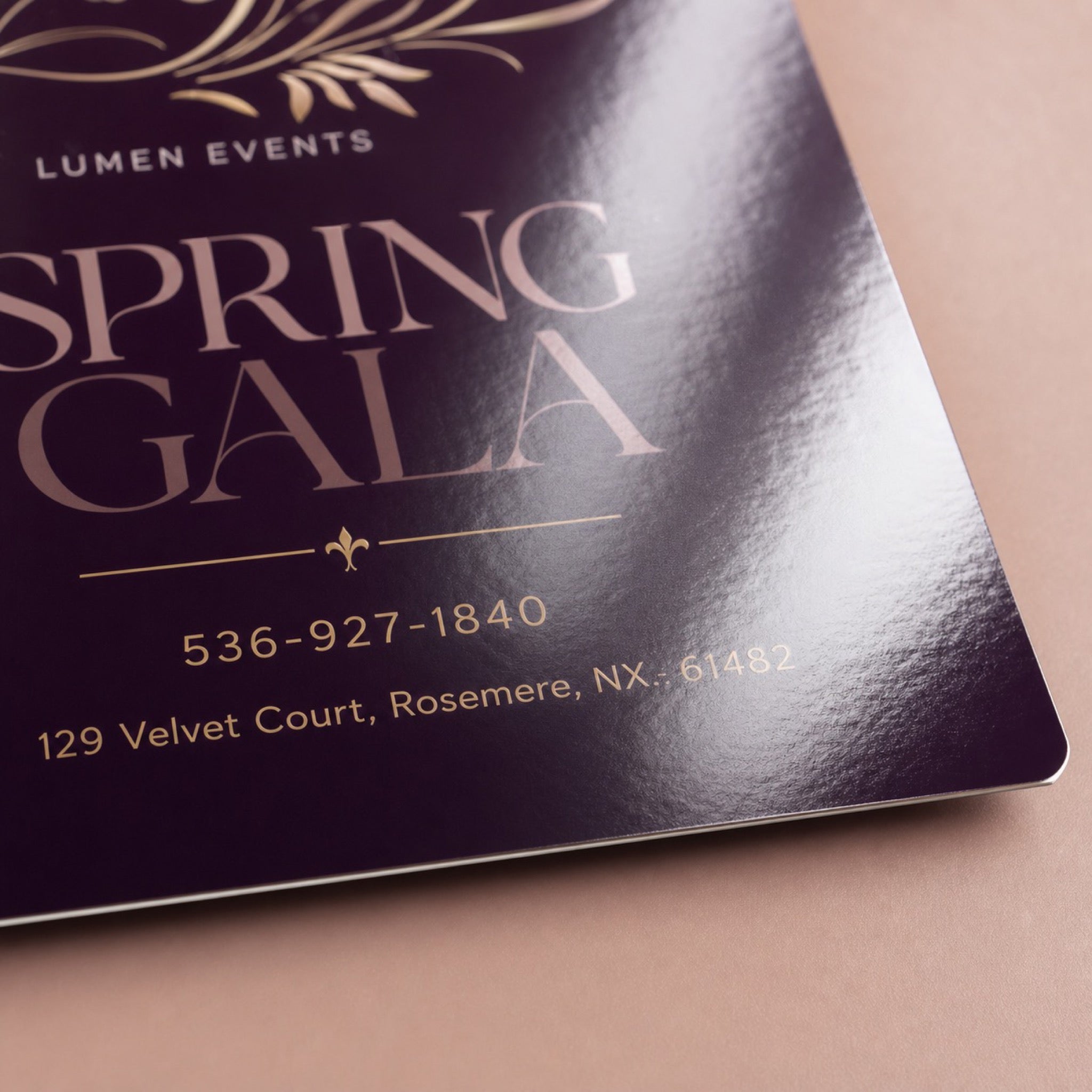 Close-up of the mirror high-gloss UV coating on High-Gloss Invitations